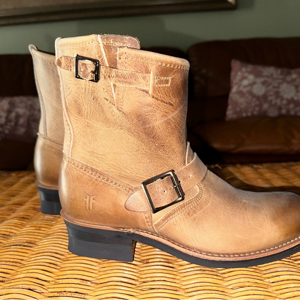 SOLD 🛑 Frye Short 8R Tan Leather Boots New! 8